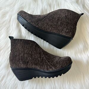 Bernie mev. Sally Dark Brown Velvet Wedge Ankle Booties Size EU 39/ US 8